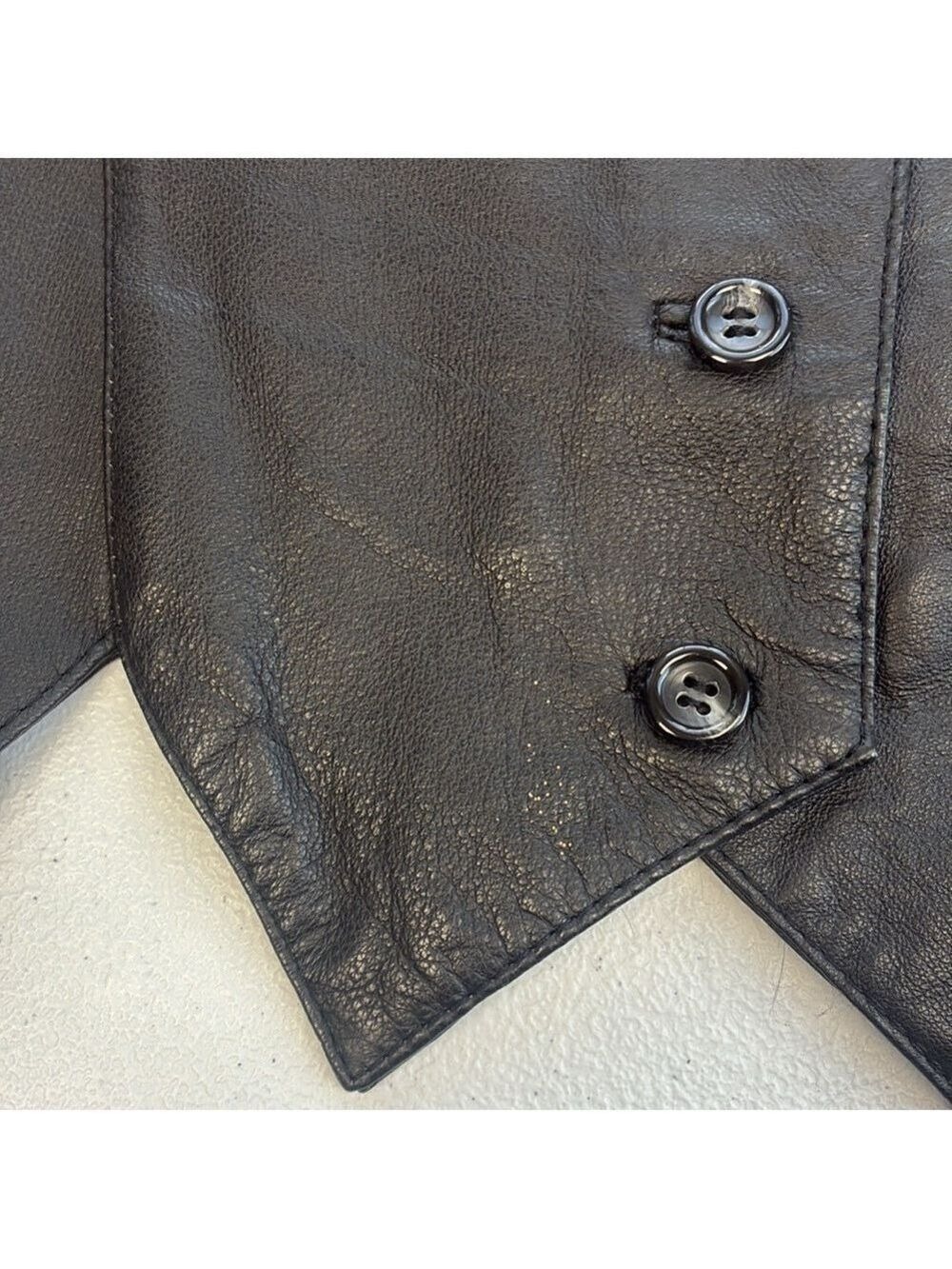 Posted Black Leather Vest Double Pointed Hem Button Up Western Rocker Vintage L - Picture 6 of 8